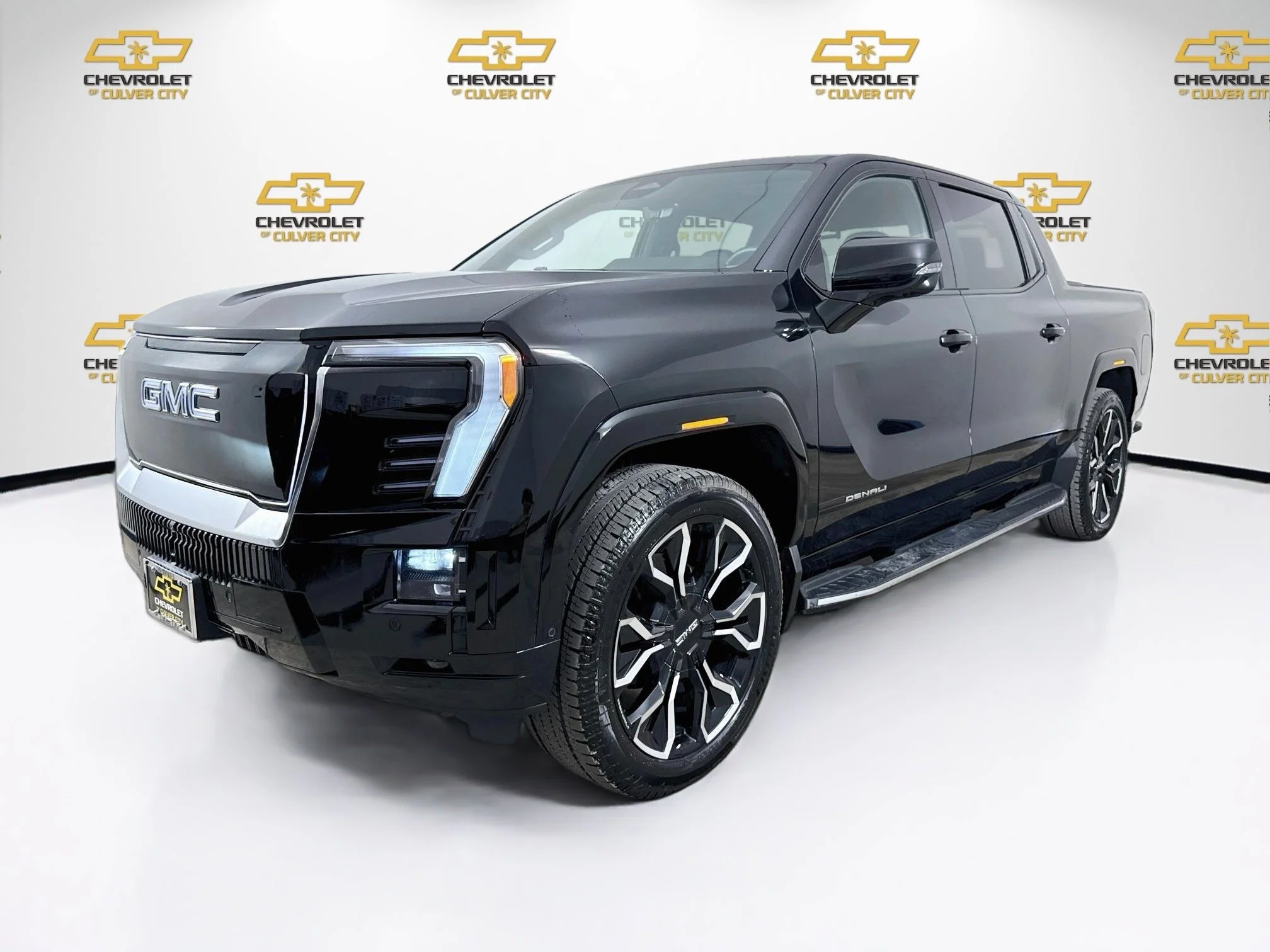 Used 2025 Onyx Black GMC Max Range Denali image 3