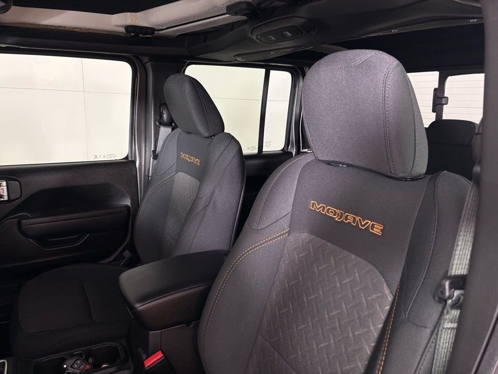 New 2026 Granite Crystal Metallic Clearcoat Jeep Mojave image 16