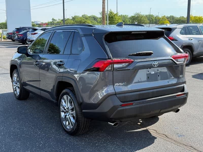 Used 2023 Magnetic Gray Metallic Toyota XLE Premium image 5
