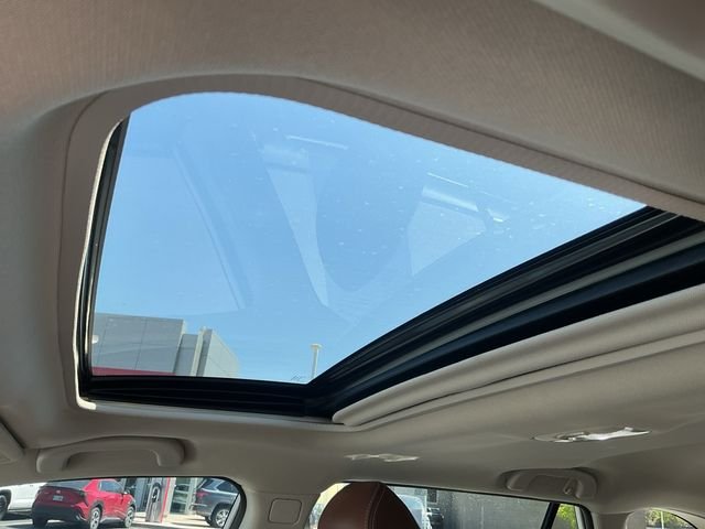 Used 2018 White Subaru 2.5i image 28