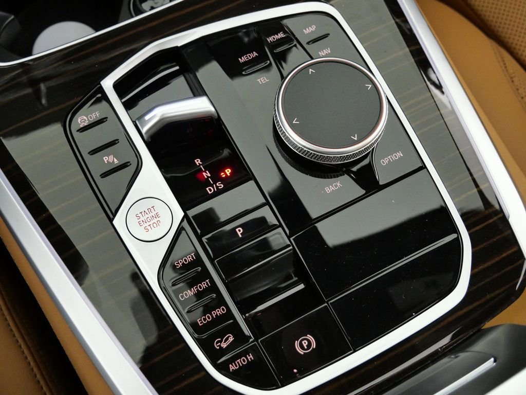 Used 2026 Skyscraper Grey Metallic BMW xDrive40i image 49