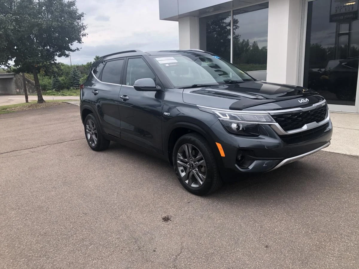 Used 2022 Grey Kia EX AWD image 3