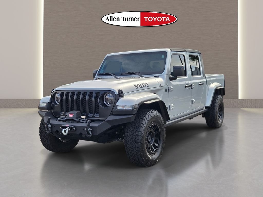 Used 2023 Silver Jeep Willys image 4
