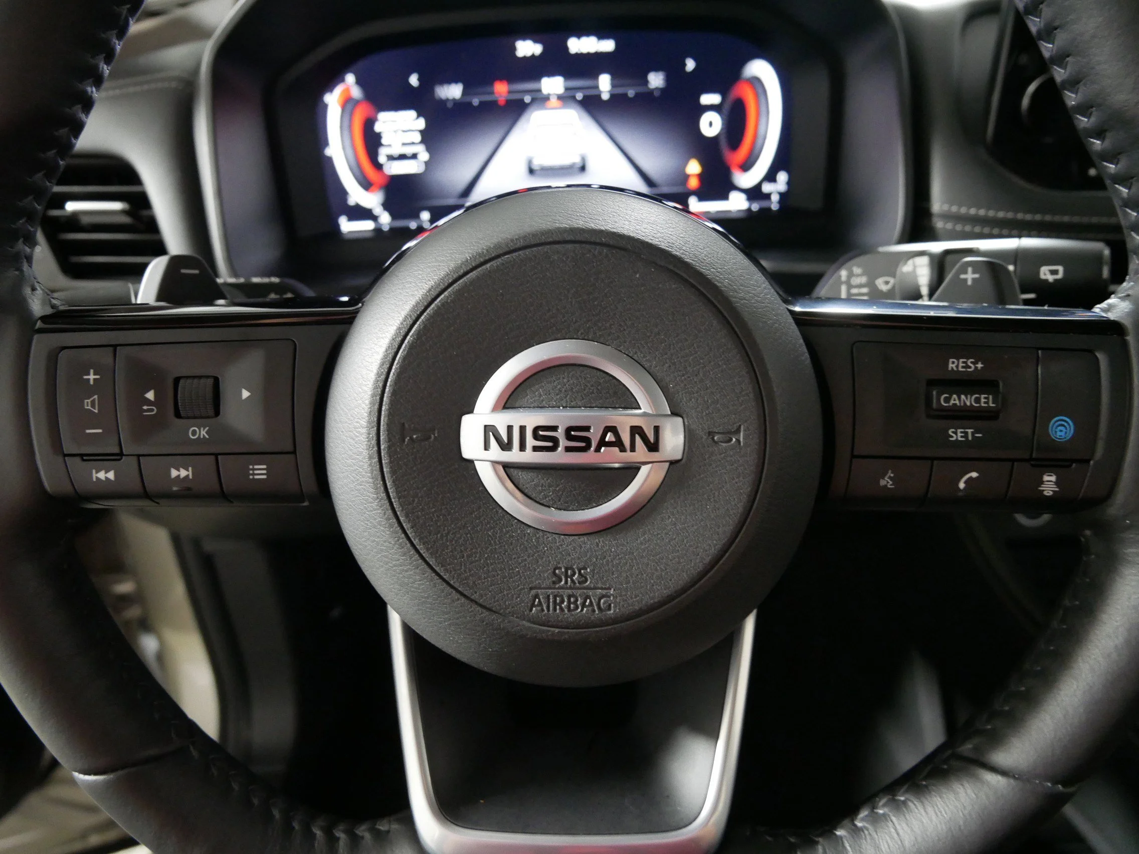 Used 2021 Champagne Silver Metallic Nissan Platinum image 25