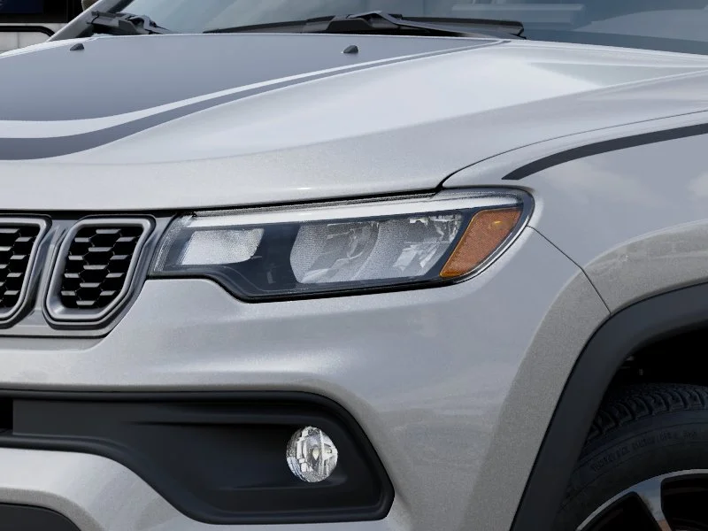 New 2026 Silver Zynith Metallic Clear-Coat Exterior Paint Jeep Latitude image 6