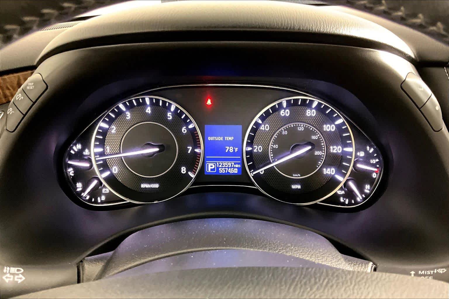 Used 2017 Pearl White Nissan Platinum image 25