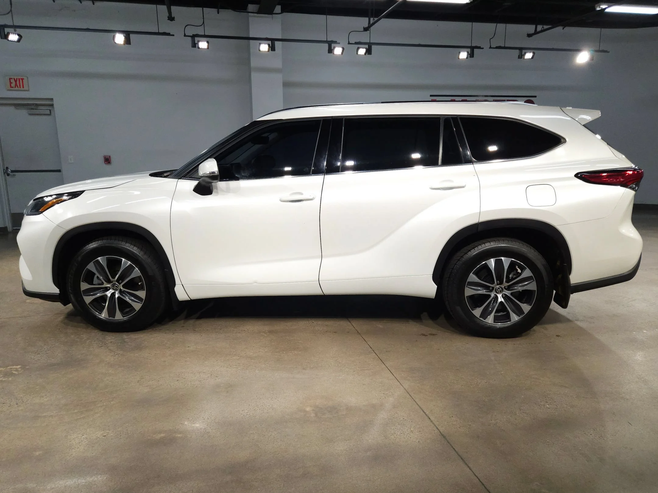 Used 2021 Blizzard Pearl Toyota XLE image 4