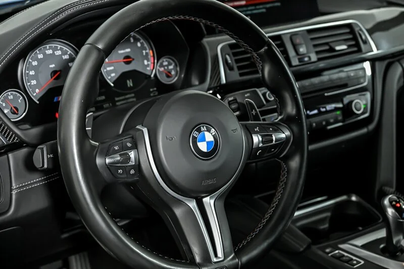 Used 2018 Yas Marina Blue Metallic BMW  image 18