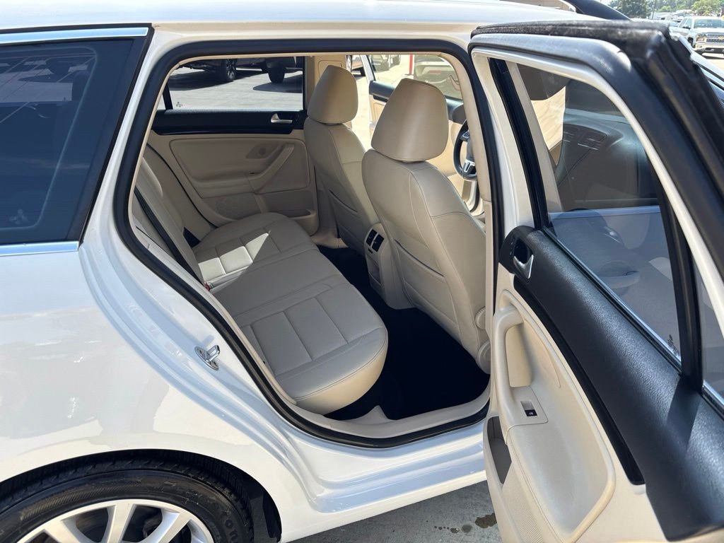 Used 2013 Candy White Volkswagen 2.5L SE image 31