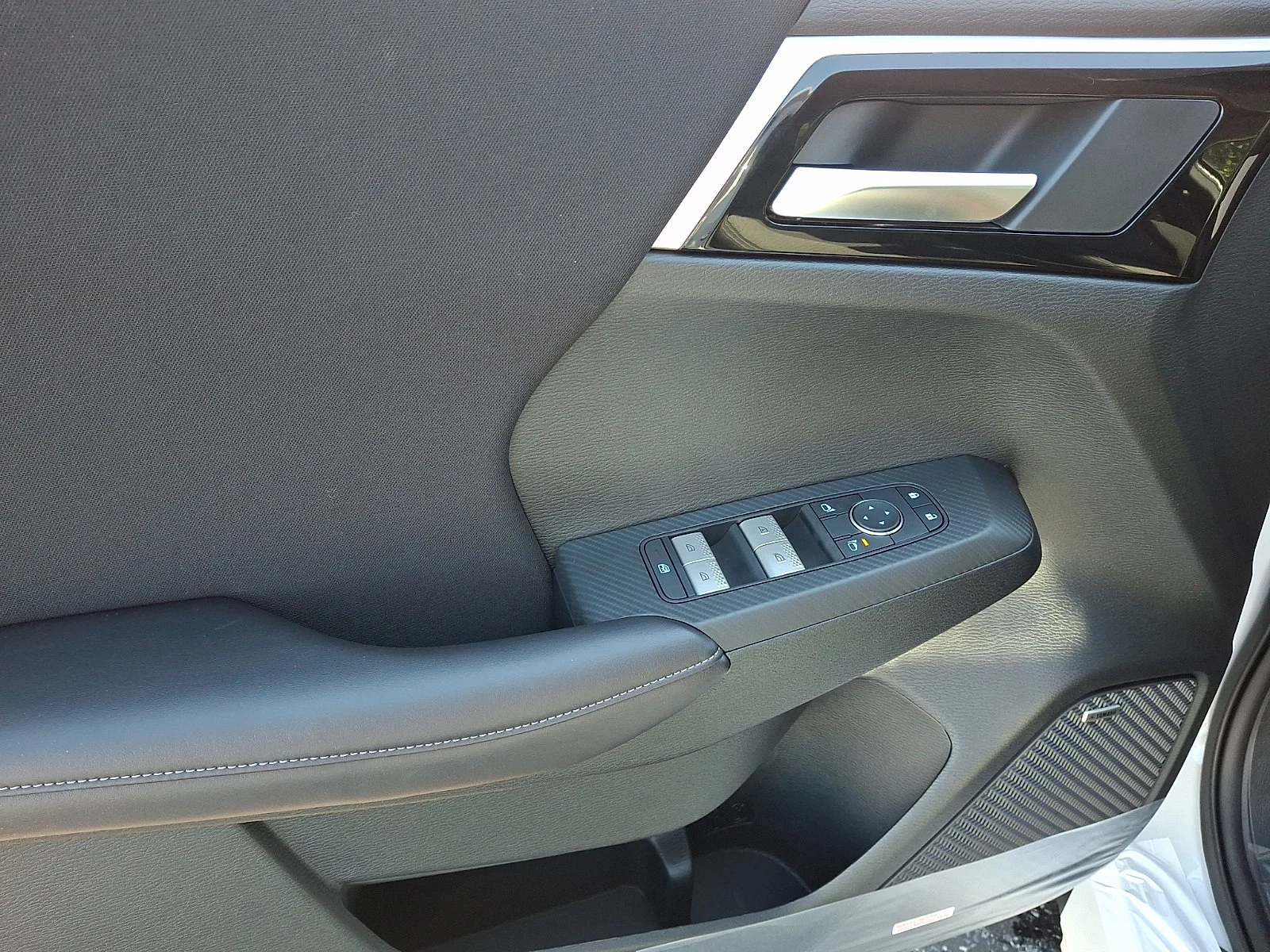 New 2026 White Mitsubishi ES image 12
