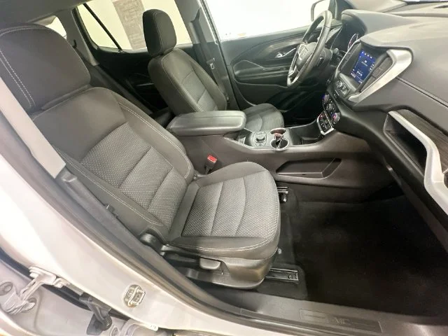 Used 2024 White GMC SLE image 32