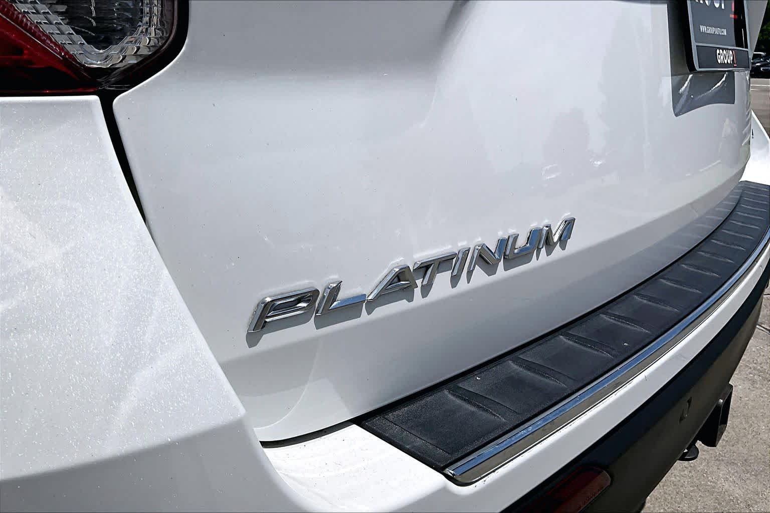 Used 2023 Star White Metallic Tri-Coat Ford Platinum image 9