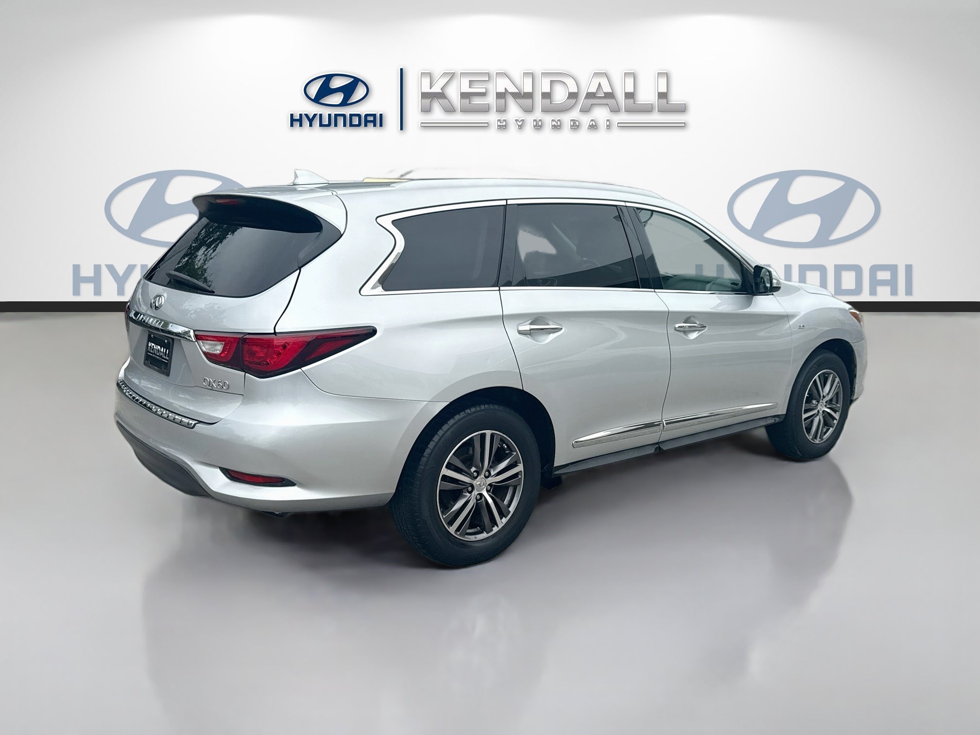 Used 2017 Liquid Platinum INFINITI Base image 6