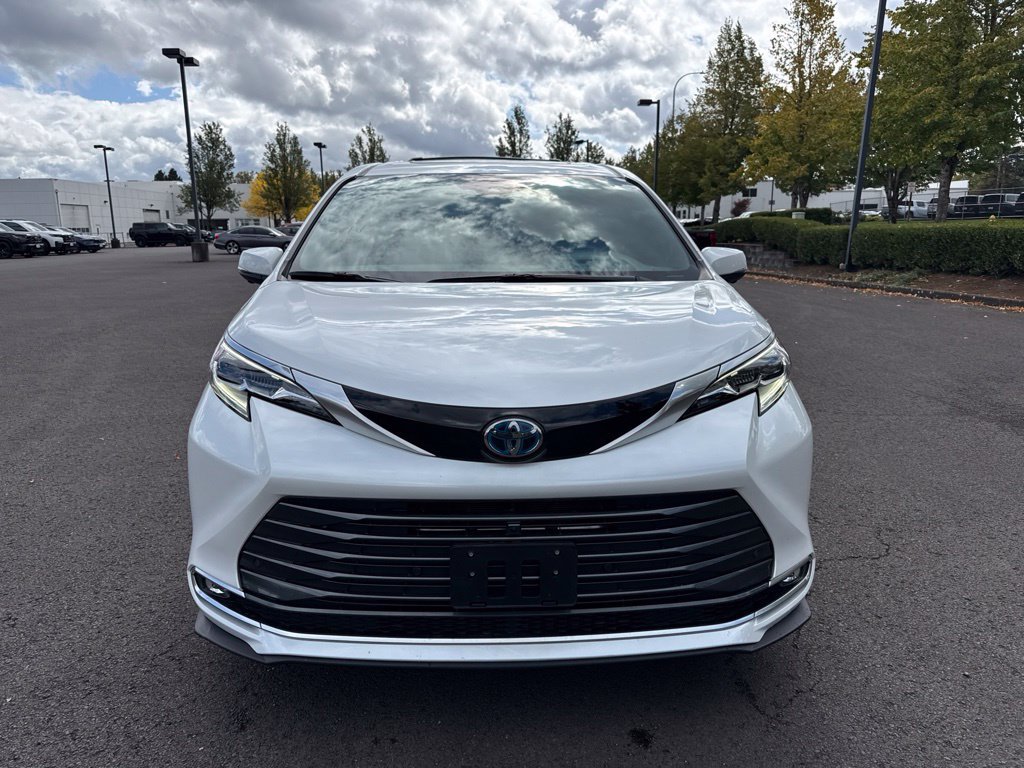 Used 2025 Wind Chill Pearl Toyota Platinum image 2