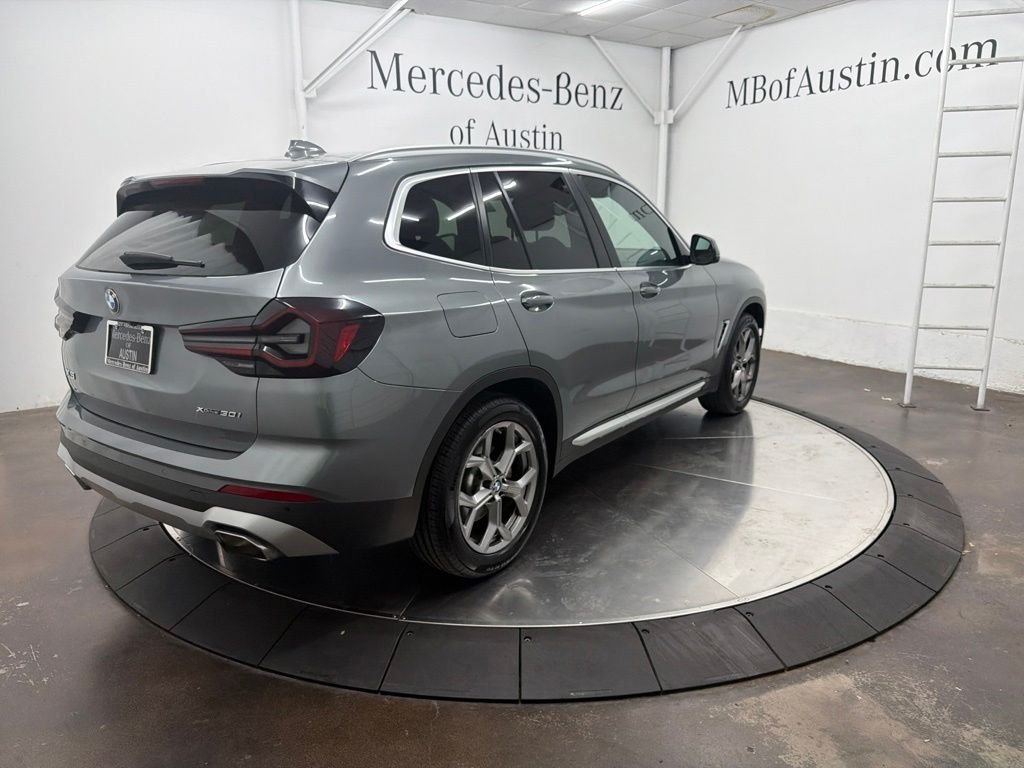 Used 2023 Gray BMW xDrive30i image 7