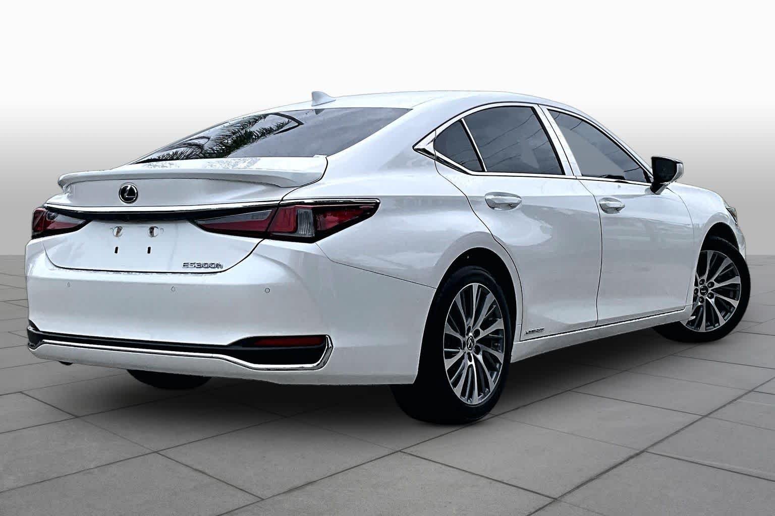 Used 2019 Eminent White Pearl Lexus  image 12