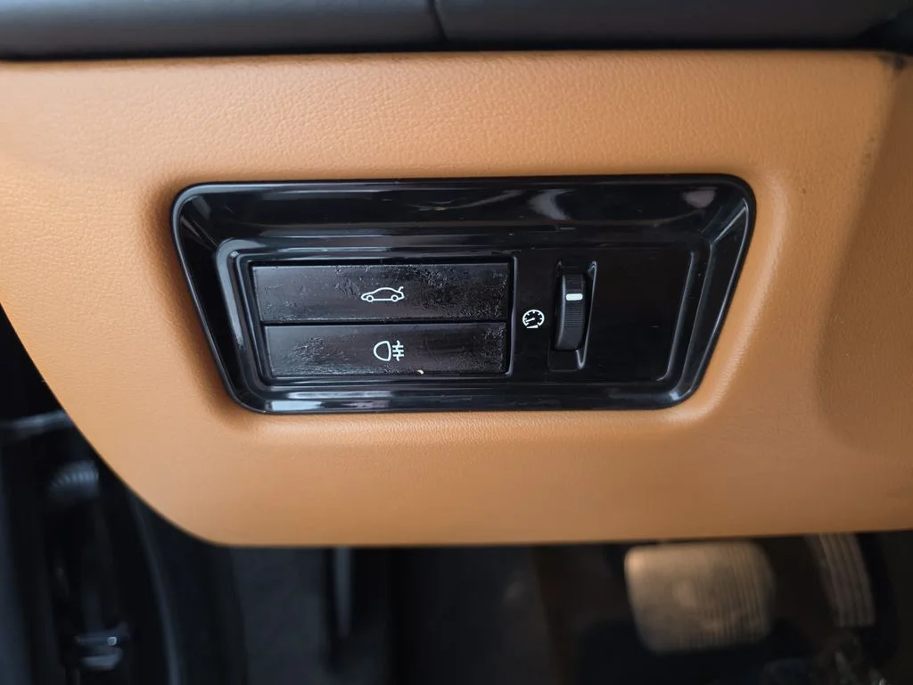 Used 2014 Ebony Jaguar XJL Portfolio image 25
