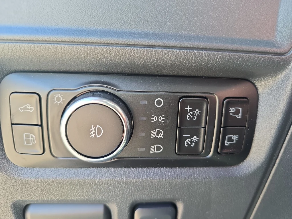 2025 Ford F-150 Platinum - Photo 14