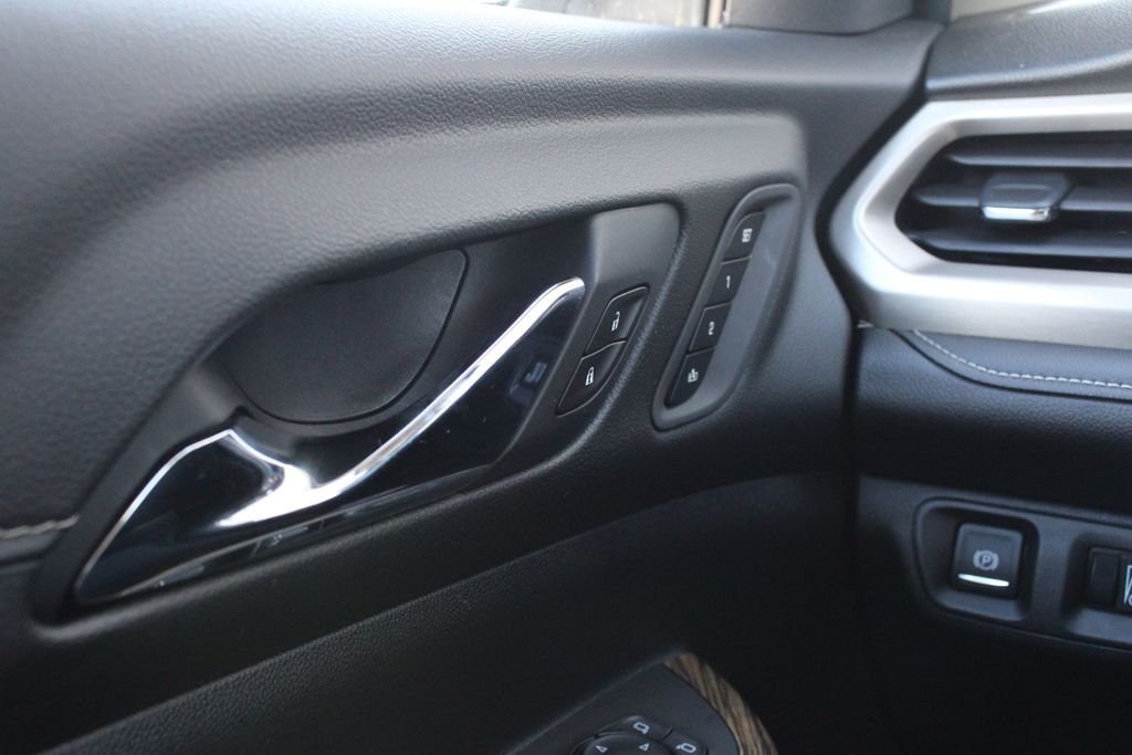 Used 2019 Silver GMC Denali image 8