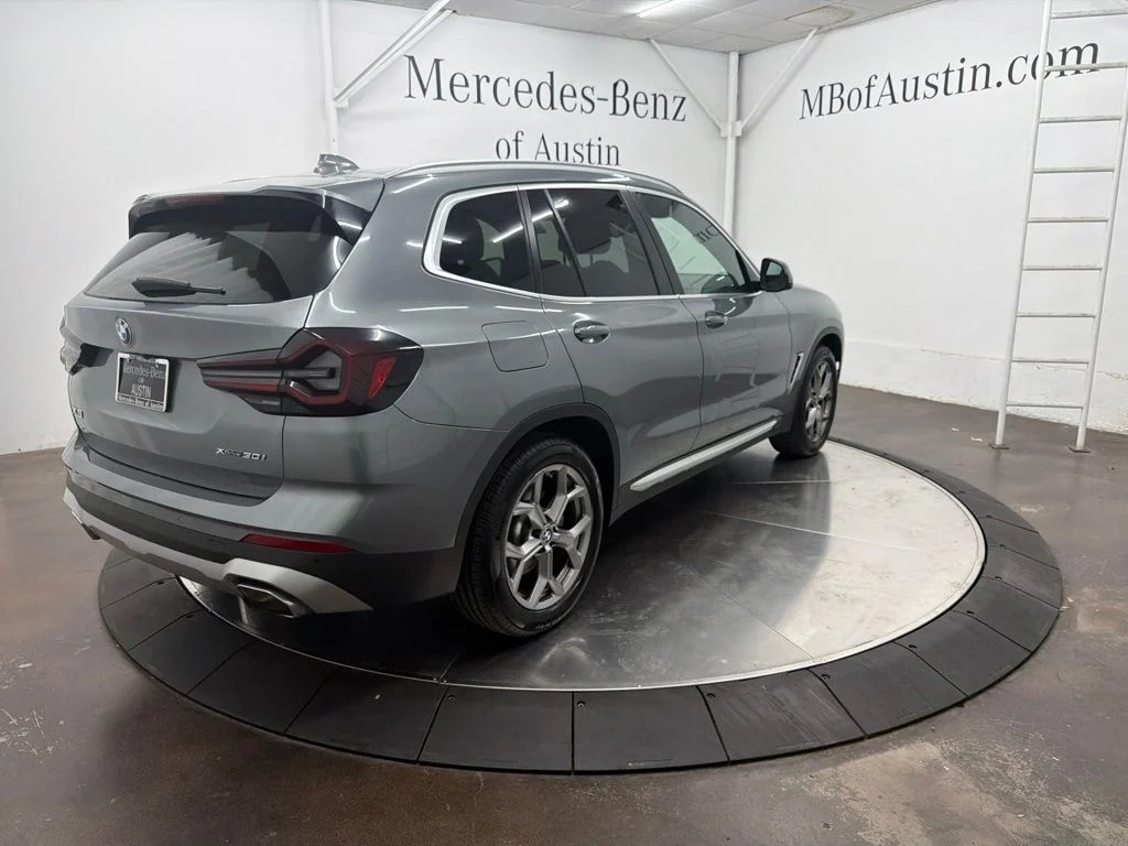 Used 2023 Gray BMW xDrive30i image 7