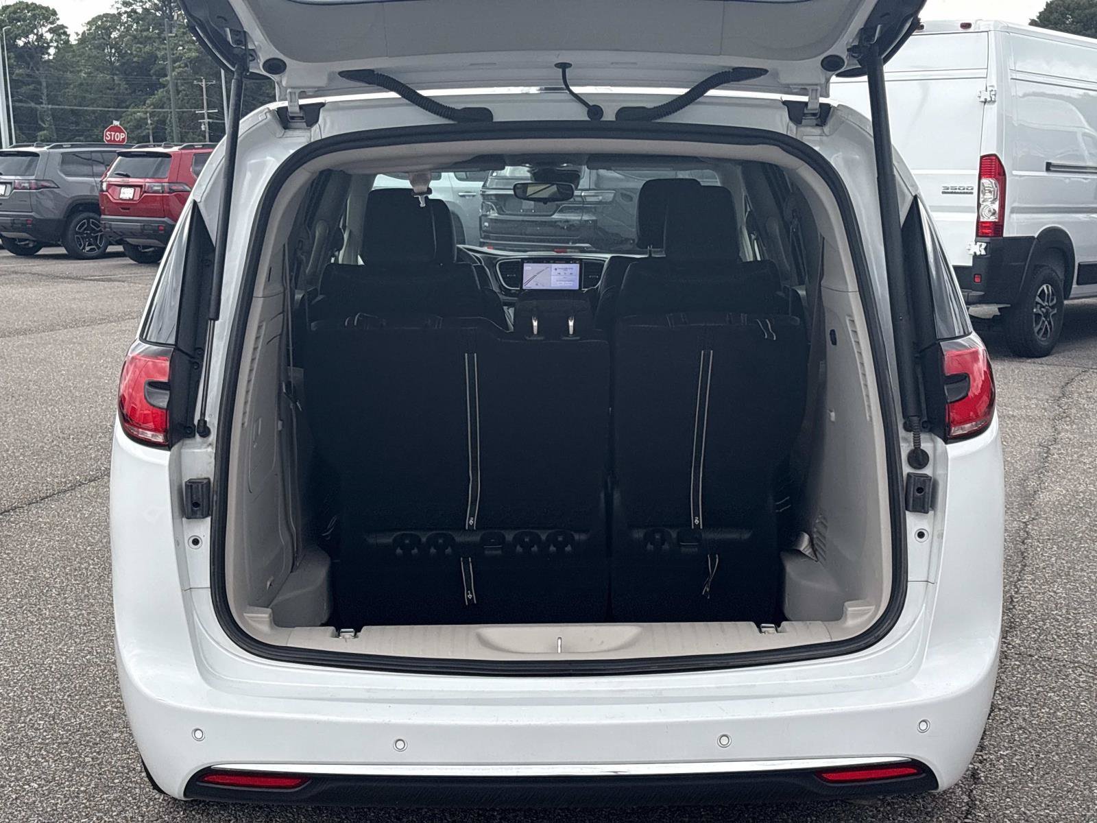 2024 Chrysler Pacifica PHEV Select - Photo 7