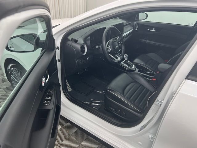 Used 2024 Snow White Pearl Kia GT-Line image 12