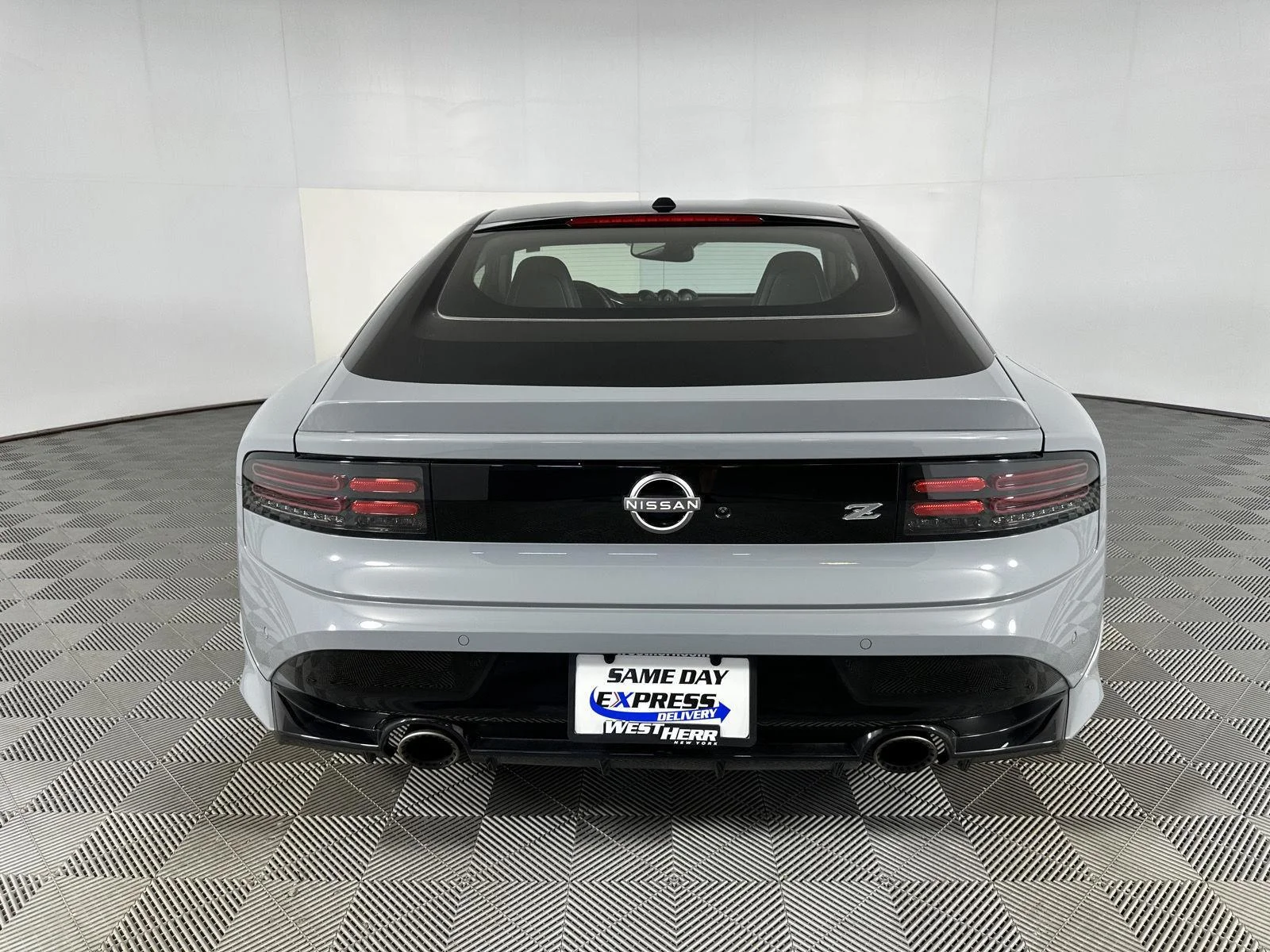 Used 2024 Boulder Gray/Super Black Nissan Performance image 9