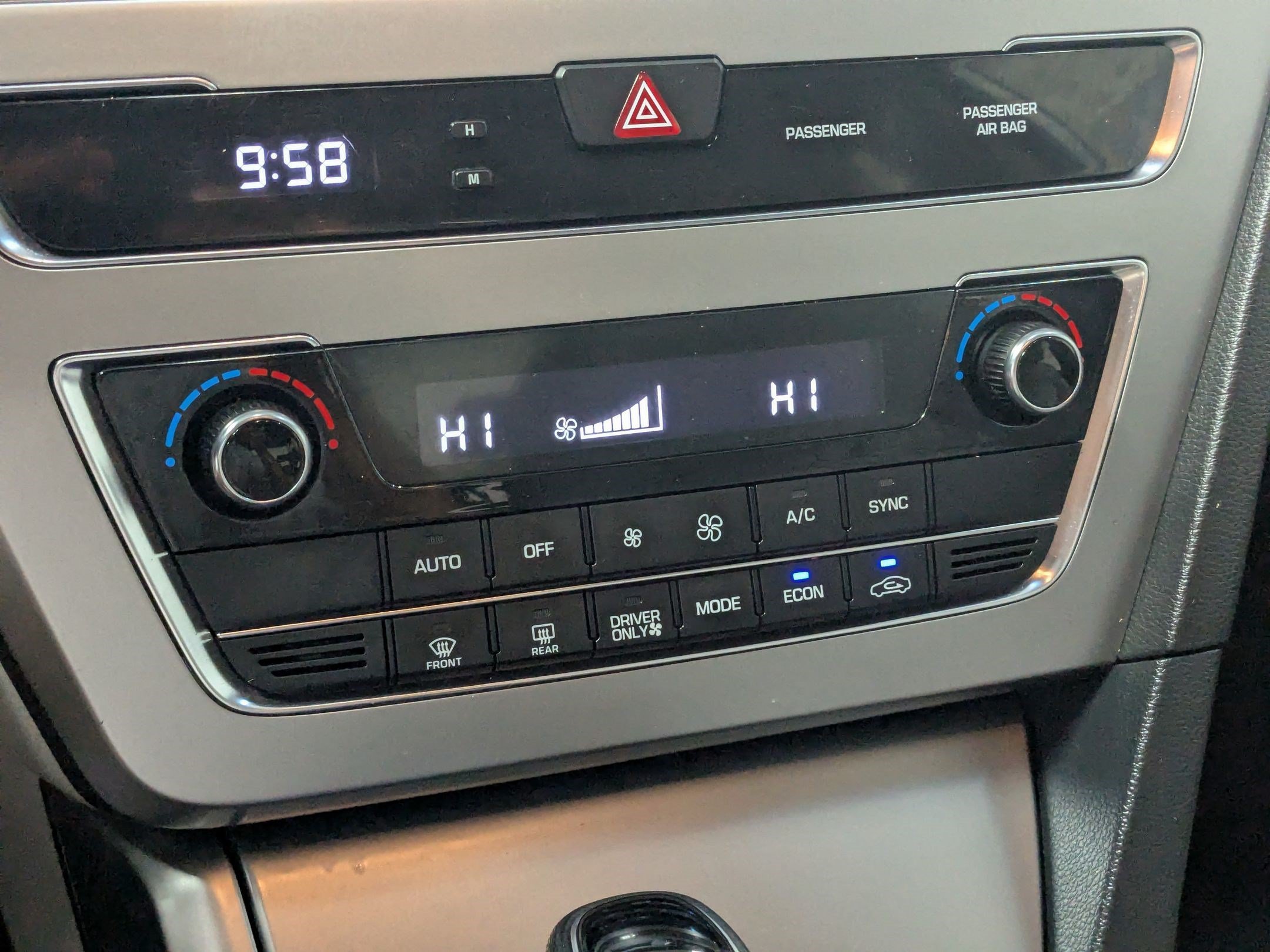 Used 2016 Starlight Silver Hyundai SE image 15