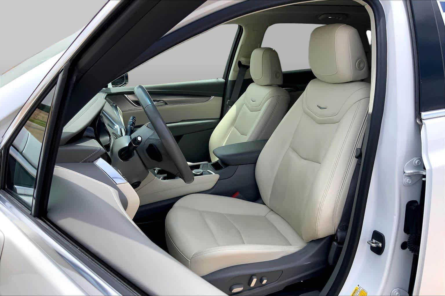 Certified Used 2021 Crystal White Tricoat Cadillac AWD Premium Luxury image 8