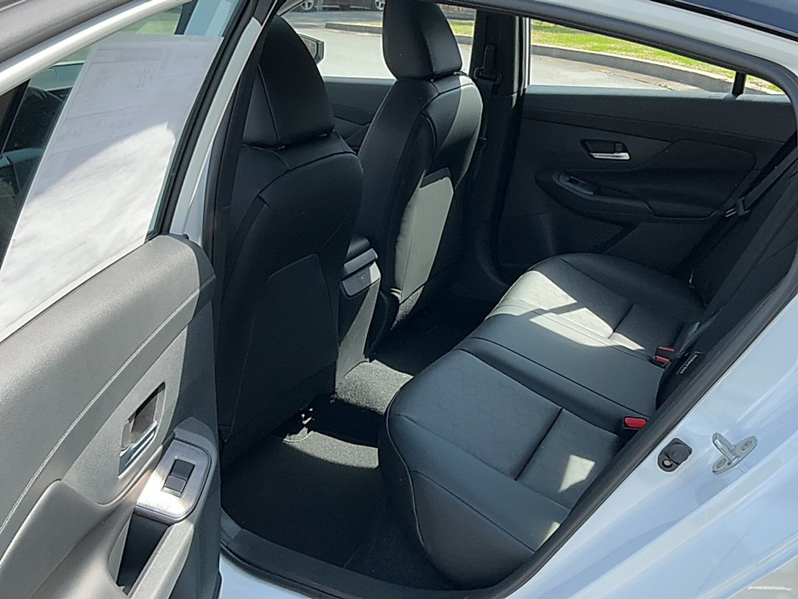 New 2026 Aspen White Tricoat/Super Black Nissan SR image 15