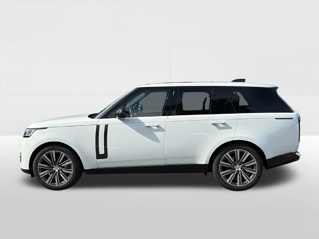 Used 2023 White Land Rover SE image 8