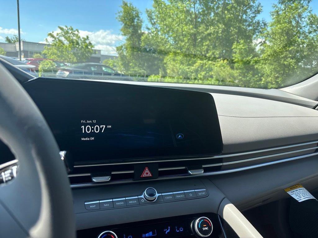 2025 Hyundai Elantra Blue - Photo 15