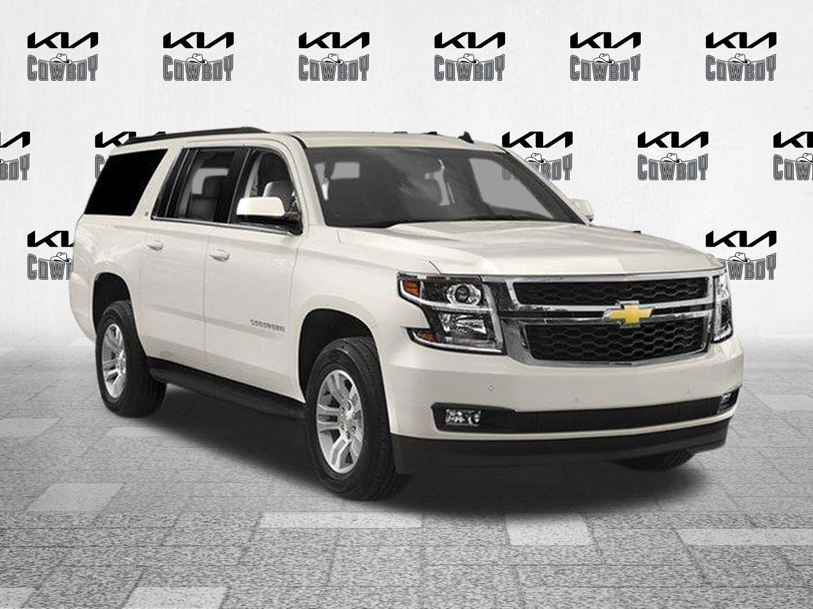 Used 2017 Iridescent Pearl Tricoat Chevrolet LT 1500 image 9