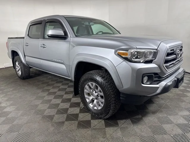 2017 Toyota Tacoma SR5 Double Cab 4x4 V6 Auto Short Bed's photo