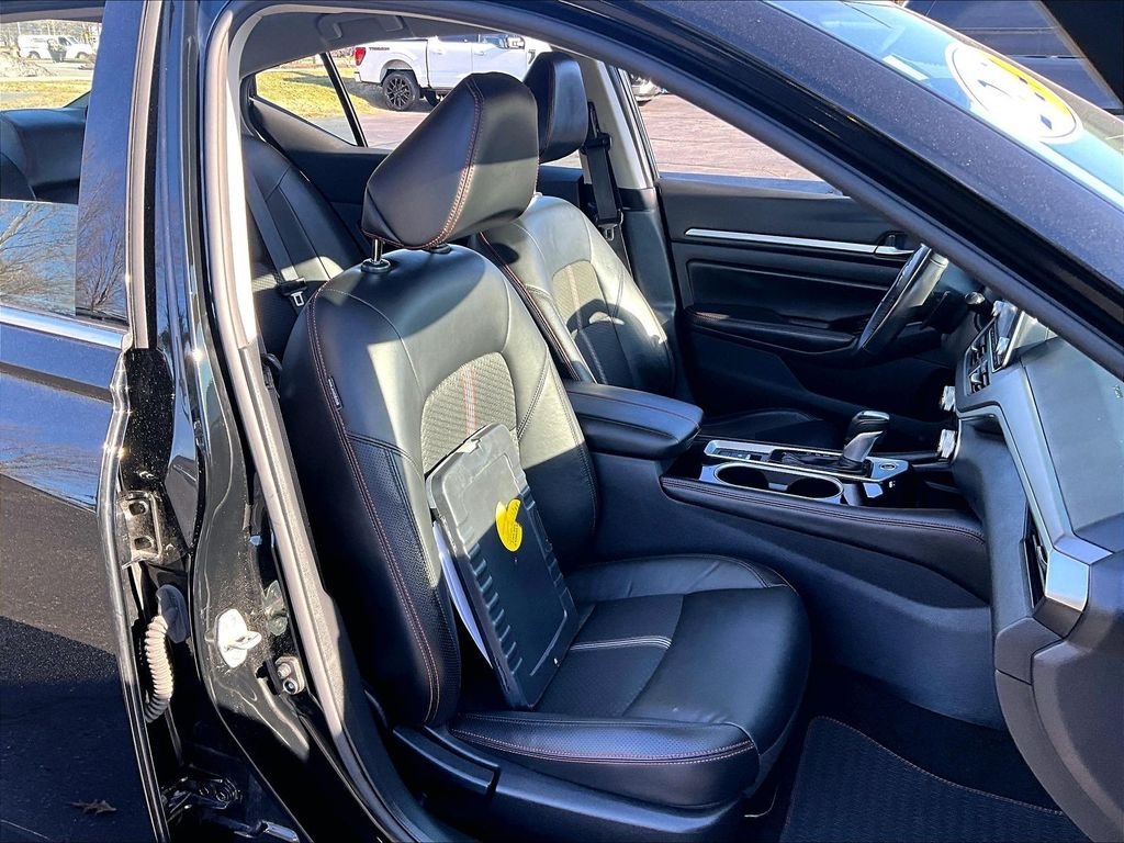 Used 2024 Black Nissan 2.5 SR image 11
