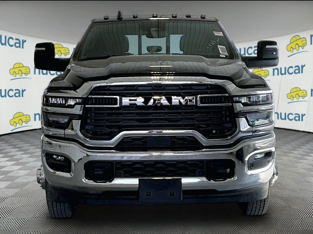 New 2026 Diamond Black Crystal Pearl-Coat Exterior Paint RAM Tradesman image 3