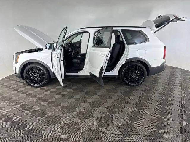 Used 2022 White Kia EX image 11