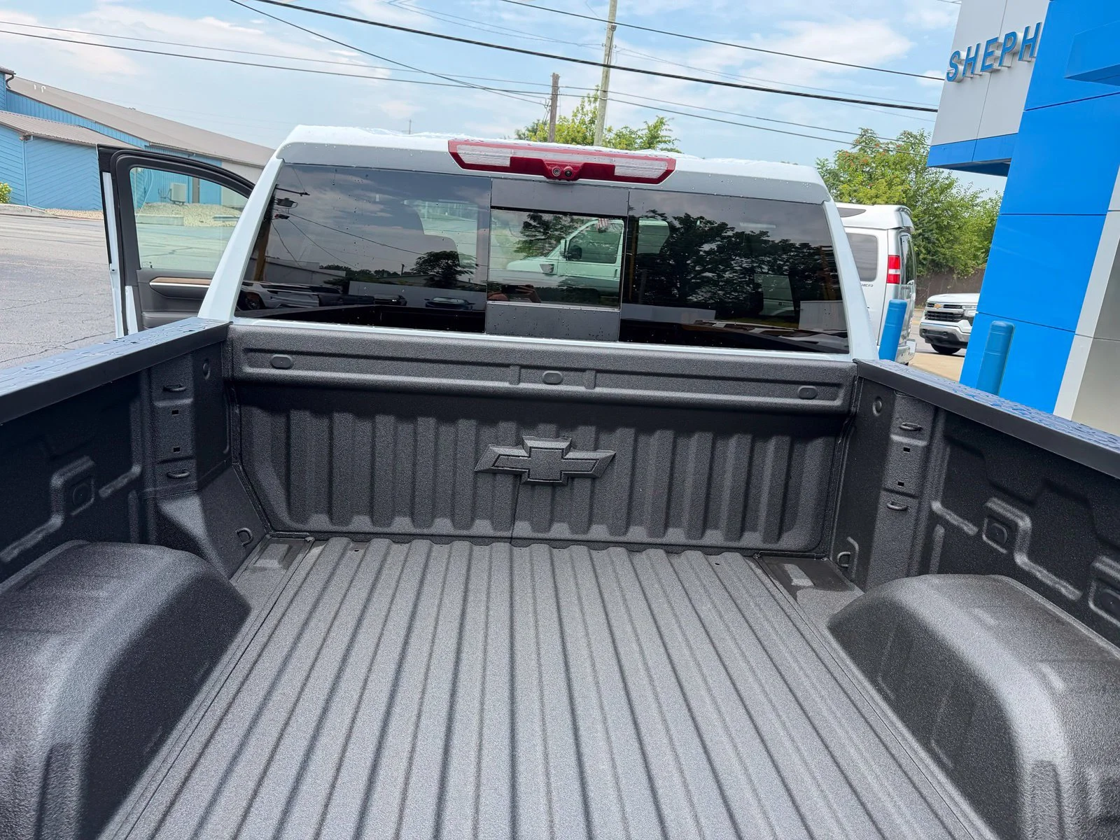 New 2026 Polar White Tricoat Chevrolet High Country image 23