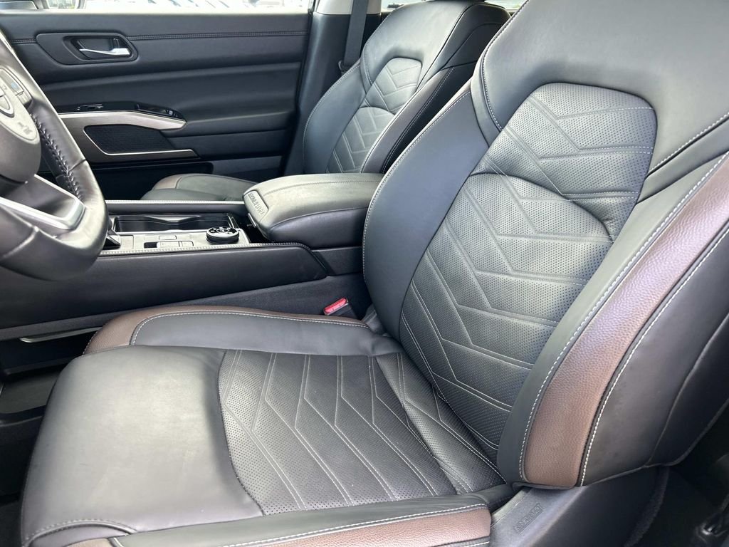 Certified Used 2025 Boulder Gray Metallic Nissan Platinum image 30