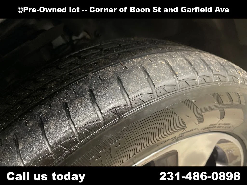 Used 2019 Gray Jeep Limited image 12