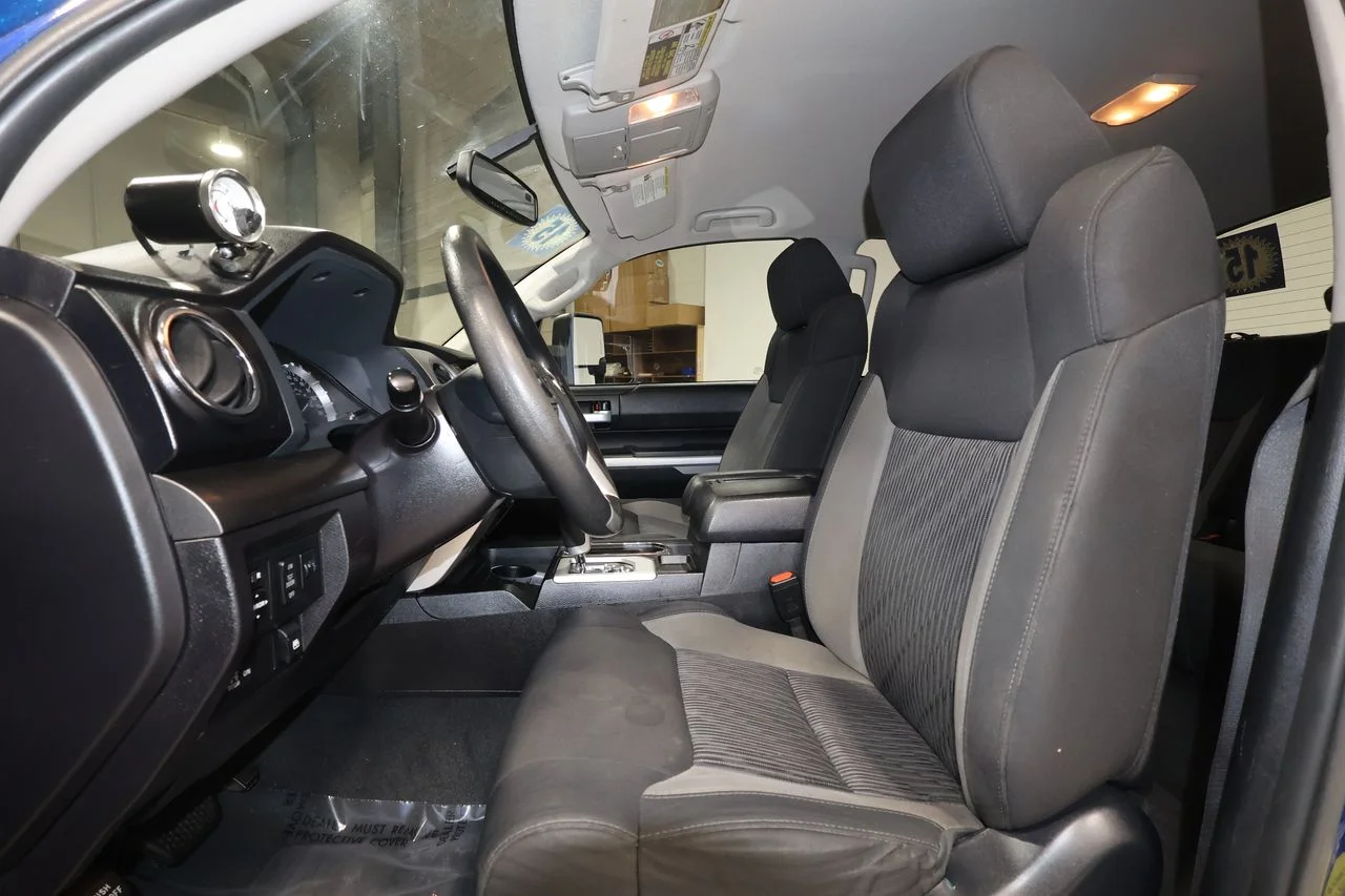Used 2015 Blue Toyota SR5 image 14