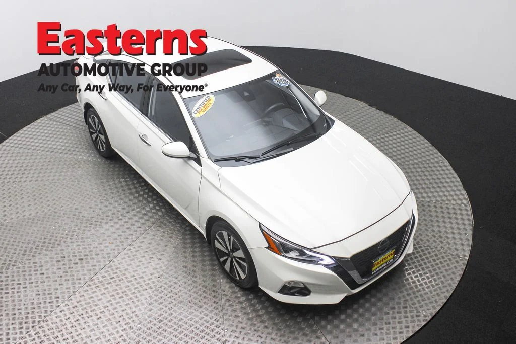 Used 2022 White Nissan 2.5 SL image 3