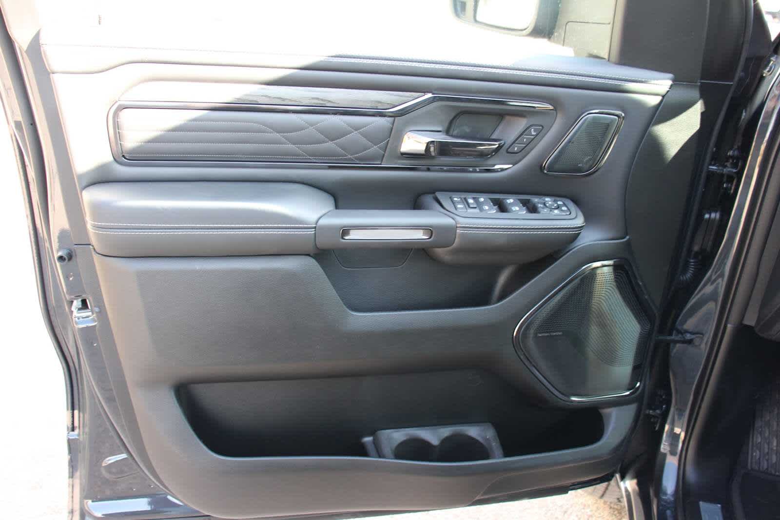 2025 RAM 1500 Limited - Photo 15