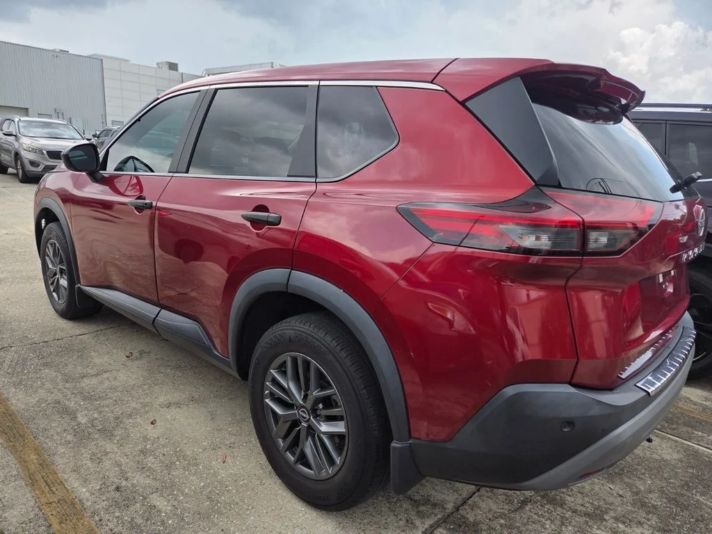 Used 2023 Red Nissan S image 11