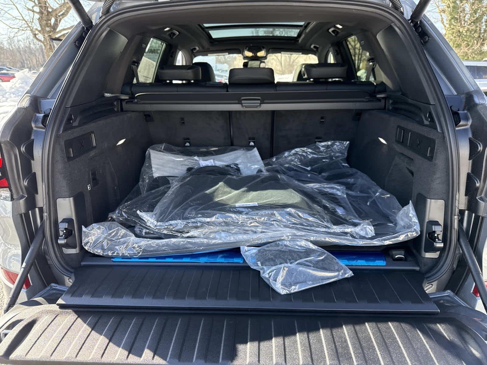 New 2026 Skyscraper Grey Metallic BMW xDrive50e image 29