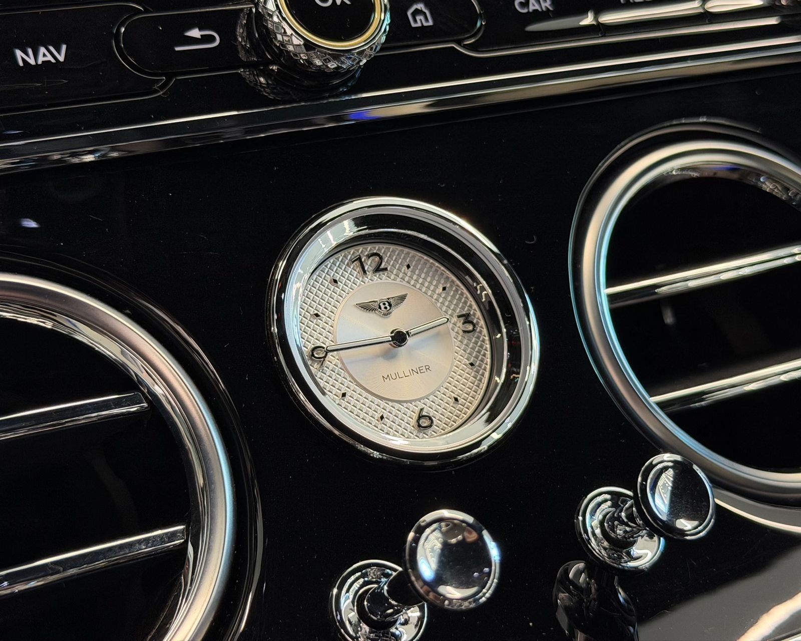 Used 2023 White Bentley V8 S image 24