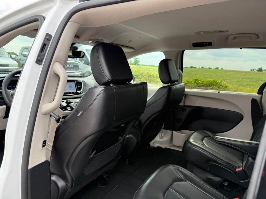 Used 2023 Bright White Clearcoat Chrysler Touring L image 11