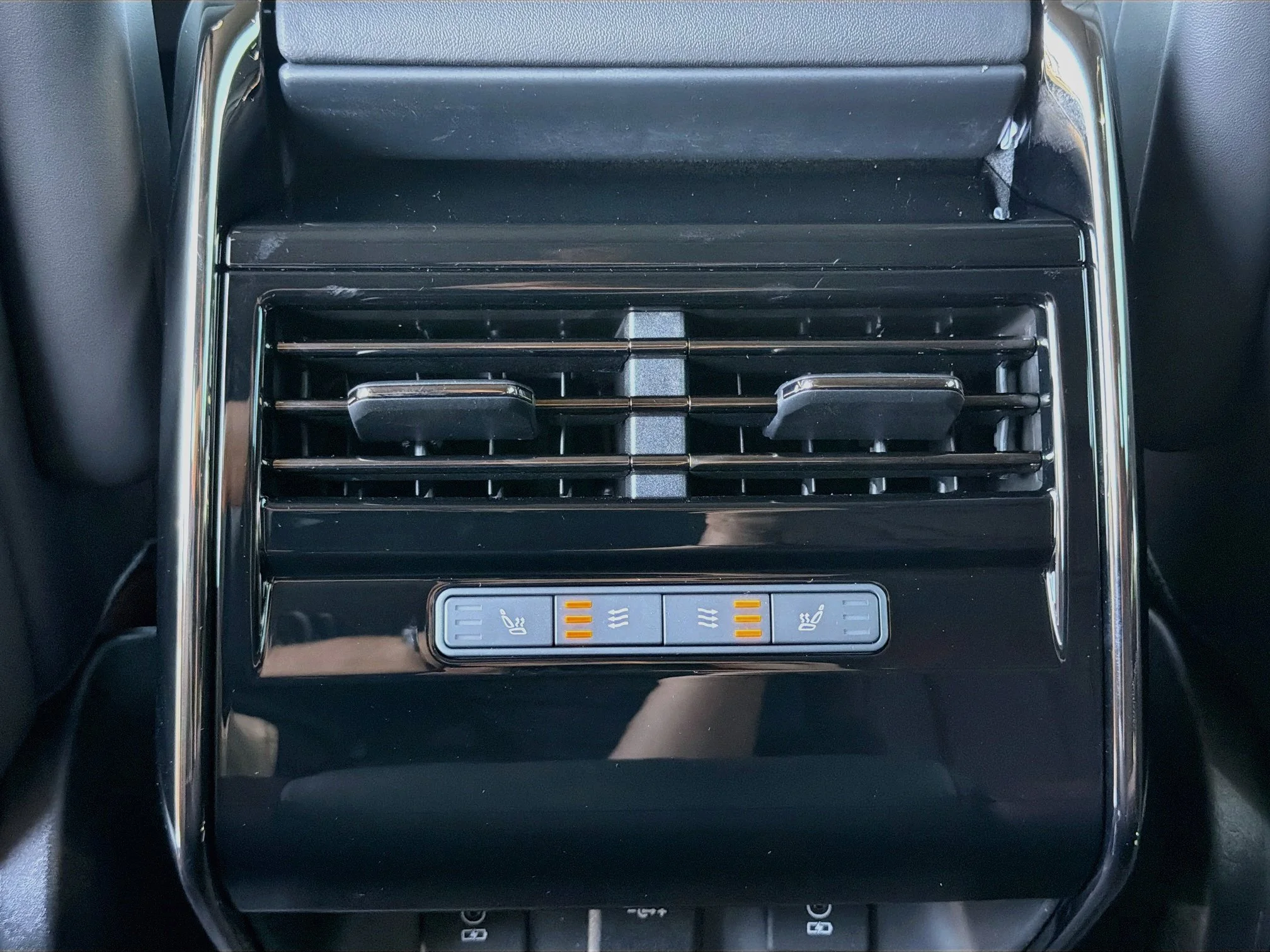 New 2026 Santorini Black Land Rover Dynamic SE image 21