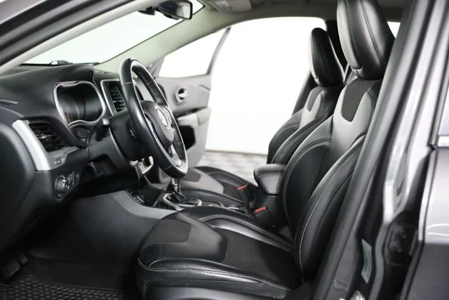 Used 2018 Gray Jeep Latitude Plus image 18