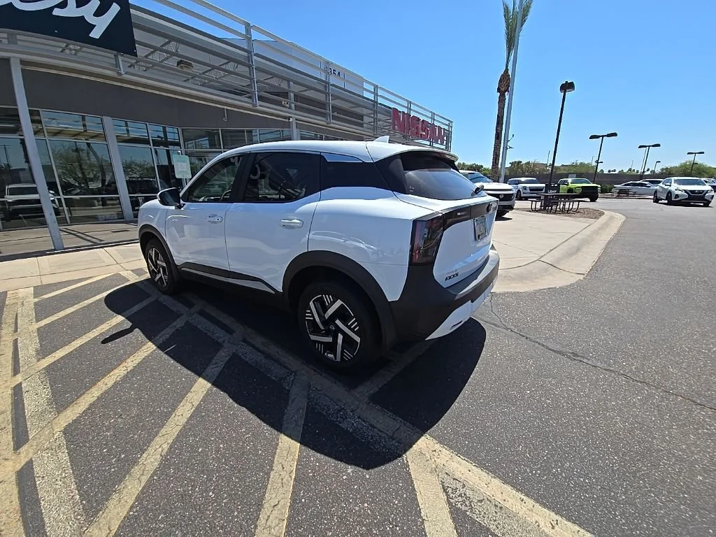 Used 2025 White Nissan SV image 7